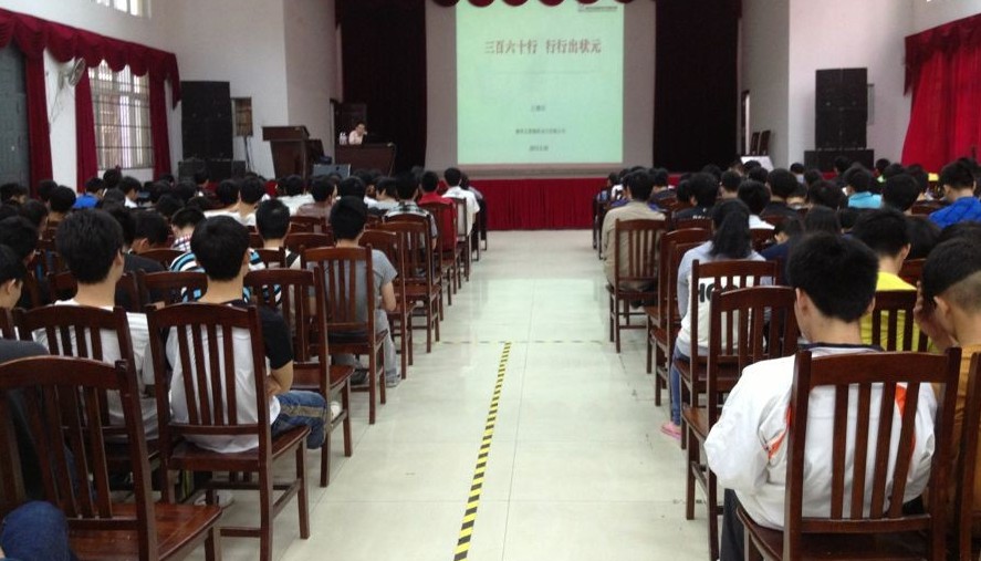我校邀请广西柳州五菱动力有限公司丘柳滨同志到校讲座