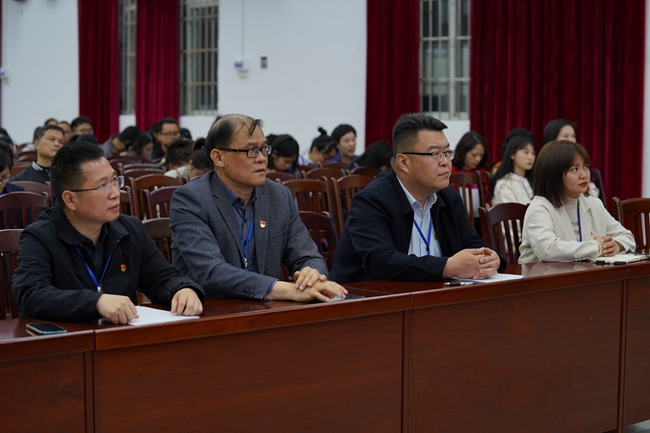 左起：学院党办主任邹志华、党委书记关意昭、党委副书记孙杰利、团委书记李妍出席启动仪式.jpg