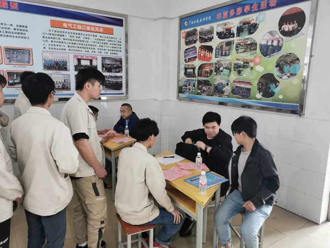 盛隆公司代表面试我系学生.jpg