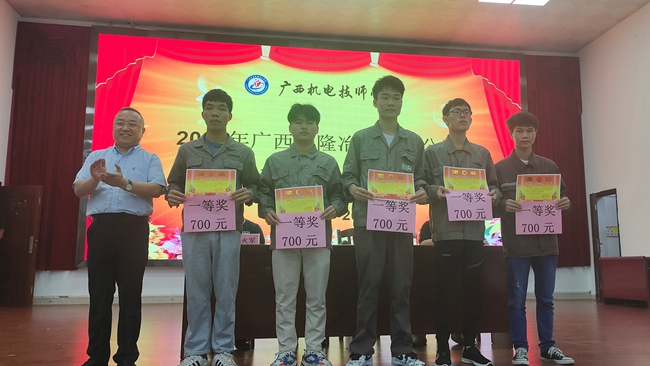 一等奖学金合照.jpg