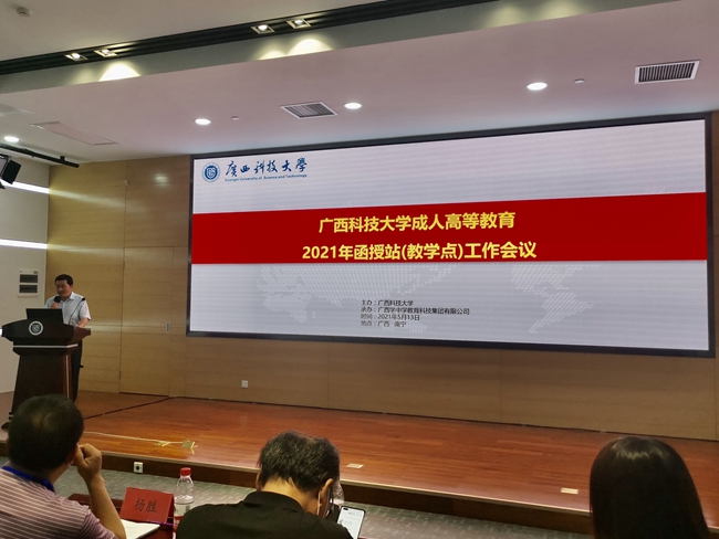 吴卫龙科长宣读表彰决定.jpg