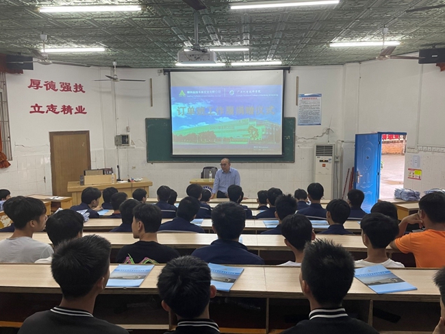 柳州福臻车体实业有限公司副总莫翔明讲话.jpg
