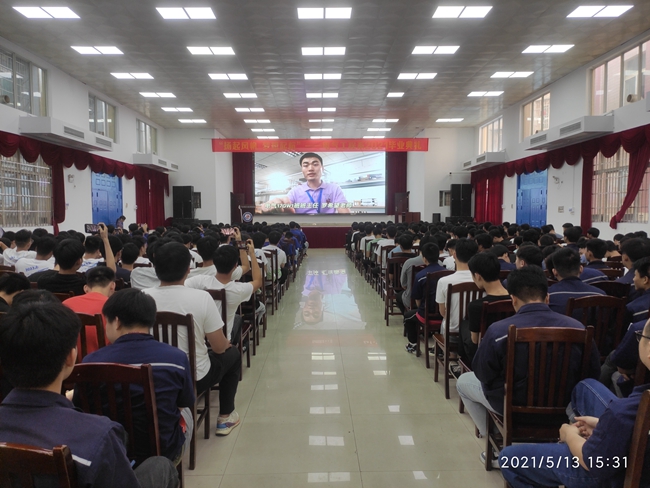 4.毕业典礼现场.jpg