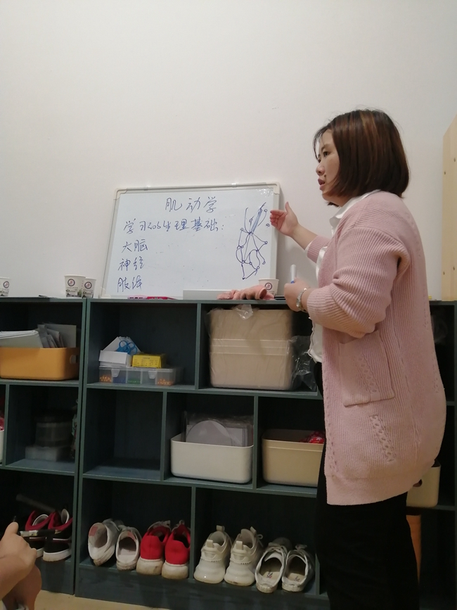 蒋紫娟老师在分享肌动学知识.jpg