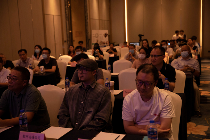 图二 峰会现场.jpg
