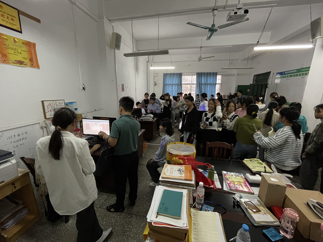 2  联合办学21级学前教育学生进行录取信息三方核验.jpg