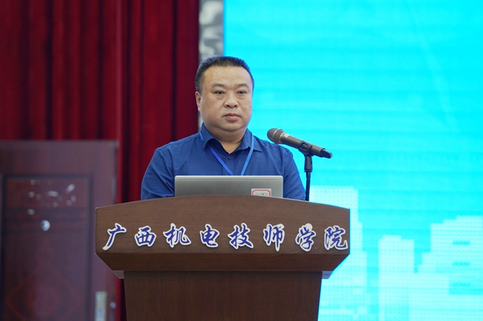 2.学院院长向金林致辞.JPG