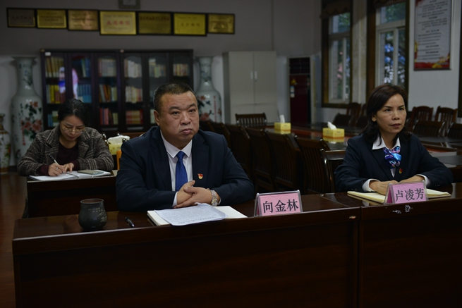 3.学院院长向金林、副院长卢凌芳参加视频会.JPG