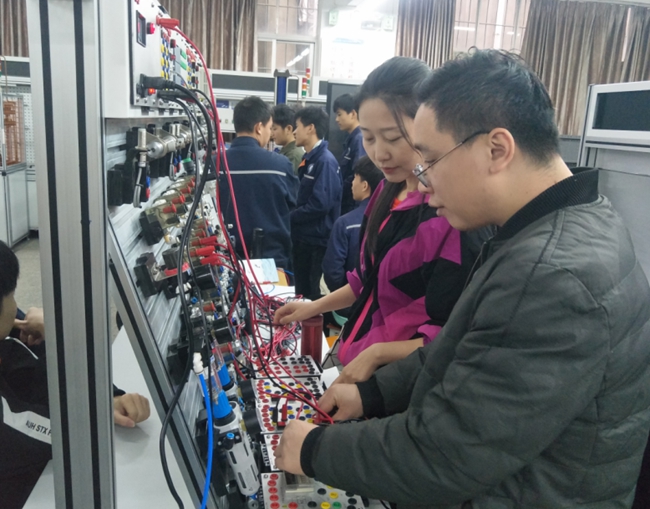2 教师、学生学习现场.jpg