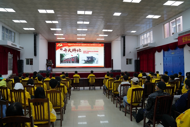 3.学生场宣讲活动现场.JPG