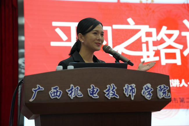5.柳州二职校专家刘亚琪作宣讲.JPG