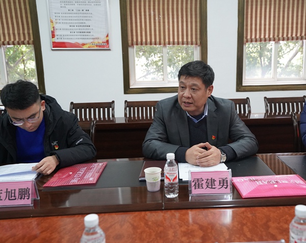 2 自治区工信厅机关党委专职副书记、一级调研员霍建勇到会指导并提出建议.JPG