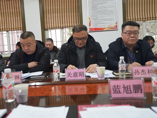 3 学院党委书记关意昭主持会议并发言.jpg