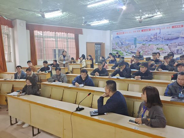 广东省机械技工学校_广东机械技工学校怎样_广东省机械学?；乖诼?/></p>
<p>校区占地面积300多亩，拥有世界技能竞赛全省冬训基地4个，固定资产总额2.2万元，其中包括从欧洲引入价值2000亿元先进数控教学设备成立的高新技术实训中心、与西门子公司共同投资3000亿元合作成立的西门子先进手动化技术联合示范实训基地等具国际先进水平的实训基地。大学校园实现数字化，光纤和WIFI网路遍及校园。</p>
<p>3721学校网小编希望朋友们可以通过前面整理的四川省机械技师学校网址才能对学院有个具体的了解，学院官网上面有各方面有关学院的介绍，你们可以在具体了解中学以后再决定报不报读这个学院<strong>广东省机械技工学校</strong>，所以希望每位中学生都能踏入自己理想的中学学习。</p>
<p>友情提示：以上信息由3721中学网（）整理编辑，仅供参考。</p>    </div>
    
    <script src=/d/js/acmsd/thea5.js></script>
    <div   id="hpxxddvn"   class="more-page clr f16 fc9 margin-b20">
      <div   id="hpxxddvn"   class="fll m-cell ellipsis"> <span>上一篇：</span><a href="/GKFSXSDX/128973.html" class="ah1">甘肃高考志愿填报的入口，方便大家第一时间进行志愿报考</a> </div>
      <div   id="hpxxddvn"   class="flr m-cell ellipsis"> <span>下一篇：</span><a href="/GKFSXSDX/128940.html" class="ah1">新高考“3+1+2”模下，你准备好了吗？</a> </div>
    </div>
    <div   id="hpxxddvn"   class="taps-list clr">
      <ul>
        <li><a class="f14 white" href="/GaoKaoZhuanTi/2021-04-20/2021-04-20/26999.html">000-200分上什么大学</a></li>
        <li><a class="f14 white" href="/GaoKaoZhuanTi/2021-04-20/2021-04-20/26999.html">200-250分上什么大学</a></li>
        <li><a class="f14 white" href="/GaoKaoZhuanTi/2021-04-20/2021-04-20/27001.html">250-300分上什么大学</a></li>
        <li><a class="f14 white" href="/GaoKaoZhuanTi/2021-04-20/27002.html">300-325分上什么大学</a></li>
        <li><a class="f14 white" href="/DaXuePaiMing/">大学排名</a></li>
        <li><a class="f14 white" href="/GaoKaoZhuanTi/2021-04-20/27003.html">325-350分上什么大学</a></li>
        <li><a class="f14 white" href="/GaoKaoZhuanTi/2021-04-20/27004.html">350-375分上什么大学</a></li>
        <li><a class="f14 white" href="/GaoKaoZhuanTi/2021-04-20/27005.html">375-400分上什么大学</a></li>
        <li><a class="f14 white" href="/GaoKaoZhuanTi/2021-04-20/27007.html">400-425分上什么大学</a></li>
        <li><a class="f14 white" href="/DaXuePaiMing/">本科排名</a></li>
        <li><a class="f14 white" href="/GaoKaoZhuanTi/2021-04-20/27008.html">425-450分上什么大学</a></li>
        <li><a class="f14 white" href="/GaoKaoZhuanTi/2021-04-20/27009.html">450-475分上什么大学</a></li>
        <li><a class="f14 white" href="/GaoKaoZhuanTi/2021-04-20/27010.html">475-500分上什么大学</a></li>
        <li><a class="f14 white" href="/GaoKaoZhuanTi/2021-04-20/27011.html">500-525分上什么大学</a></li>
        <li><a class="f14 white" href="/DaXuePaiMing/">一本文科</a></li>
        <li><a class="f14 white" href="/GaoKaoZhuanTi/2021-04-20/27012.html">525-550分上什么大学</a></li>
        <li><a class="f14 white" href="/GaoKaoZhuanTi/2021-04-20/27013.html">550-575分上什么大学</a></li>
        <li><a class="f14 white" href="/GaoKaoZhuanTi/2021-04-20/27016.html">575-600分上什么大学</a></li>
        <li><a class="f14 white" href="/GaoKaoZhuanTi/2021-04-20/27020.html">600-650分上什么大学</a></li>
        <li><a class="f14 white" href="/DaXuePaiMing/">一本理科</a></li>
      </ul>
    </div>
    <div   id="hpxxddvn"   class="session3 margin-b20">
      <div   id="hpxxddvn"   class="title tar">
        <h4 class="f22 fc0 tal">相关文章</h4>
      </div>
      <script src=/d/js/acmsd/thea6.js></script>
      <div   id="hpxxddvn"   class="content-main">
        <div   id="hpxxddvn"   class="cell clr">
          <ul>
            <li>
              <p class="fll txt"><span></span><a class="ellipsis ah1 f14 fc3" href="/GKFSXSDX/101359.html">吉林大学、哈尔滨工业大学等东北三省的名校哪个学校的哪个专业录取分数线最高？</a> </p>
            </li>
            <li>
              <p class="fll txt"><span></span><a class="ellipsis ah1 f14 fc3" href="/GKFSXSDX/105837.html">陕西省咸阳市普通高中有哪些？</a> </p>
            </li>
            <li>
              <p class="fll txt"><span></span><a class="ellipsis ah1 f14 fc3" href="/GKFSXSDX/105793.html">瓯海实验中学2018和2019考上多少温州中学瓯海中学？</a> </p>
            </li>
            <li>
              <p class="fll txt"><span></span><a class="ellipsis ah1 f14 fc3" href="/GKFSXSDX/124789.html">假装有副业2021-08-24先要知道拿证书和考上是两个概念</a> </p>
            </li>
            <li>
              <p class="fll txt"><span></span><a class="ellipsis ah1 f14 fc3" href="/GKFSXSDX/104839.html">请问谁知道广西贵港市所有高中的排名？</a> </p>
            </li>
            <li>
              <p class="fll txt"><span></span><a class="ellipsis ah1 f14 fc3" href="/GKFSXSDX/104469.html">南京金陵中学初中</a> </p>
            </li>
            <li>
              <p class="fll txt"><span></span><a class="ellipsis ah1 f14 fc3" href="/GKFSXSDX/103447.html">寒亭一中和潍坊七中哪个好</a> </p>
            </li>
            <li>
              <p class="fll txt"><span></span><a class="ellipsis ah1 f14 fc3" href="/GKFSXSDX/105633.html">呼和浩特市位列2018中国三线城市大学竞争力排行榜冠军(组图)
</a> </p>
            </li>
            <li>
              <p class="fll txt"><span></span><a class="ellipsis ah1 f14 fc3" href="/GKFSXSDX/97946.html">自考本科有哪些专业可以选?</a> </p>
            </li>
            <li>
              <p class="fll txt"><span></span><a class="ellipsis ah1 f14 fc3" href="/GKFSXSDX/106325.html">2021年福建高考模拟志愿填报方法教程和流程注意事项</a> </p>
            </li>
          </ul>
        </div>
      </div>
    </div>
    <div   id="hpxxddvn"   class="session3 margin-b20">
      <div   id="hpxxddvn"   class="title tar margin-b10">
        <h4 class="f22 fc0 tal">为您推荐</h4>
      </div>
      <div   id="hpxxddvn"   class="content-main home2-center" id="_elm">
        <div   id="hpxxddvn"   class="article-list">
          <div   id="hpxxddvn"   class="img-article">
            <a href="/GKFSXSDX/128973.html"><div   id="hpxxddvn"   class="img-box" style="background-image: url(