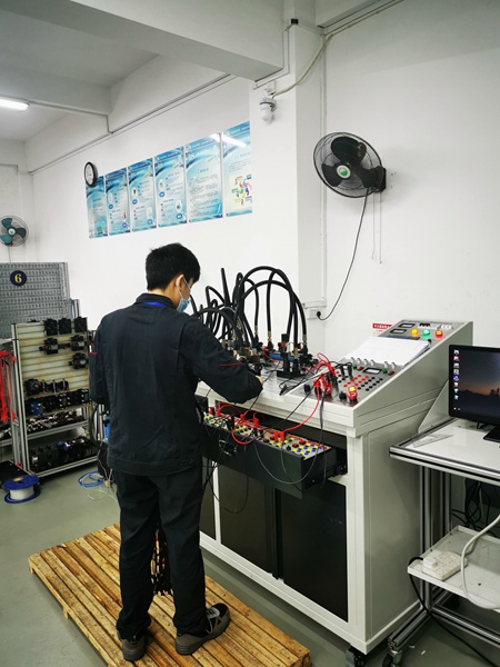 3 吴锡明同学在比赛.jpg