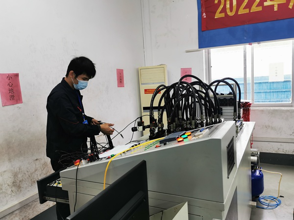 4 卢钊弘同学在比赛.jpg