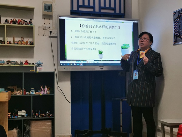 1.刘冬梅老师跟大家分享OH卡.jpg