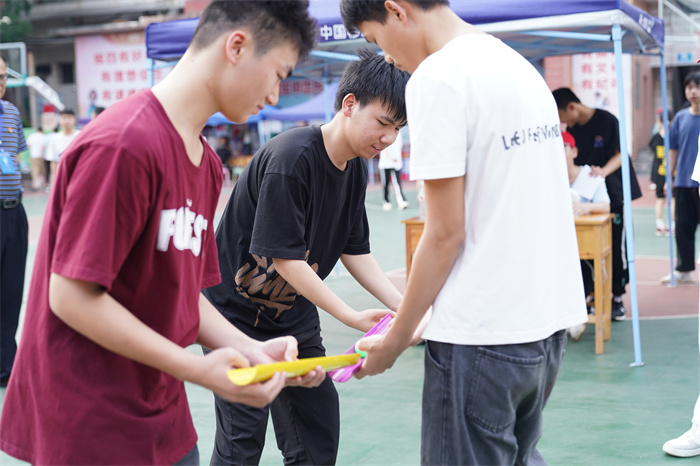 8.青春接力赛.jpg